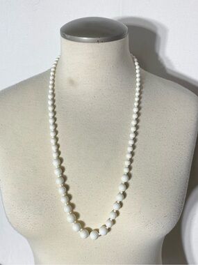 5/$35 Vintage white Beaded Necklace Retro Plastic Beads Costume Jewelry